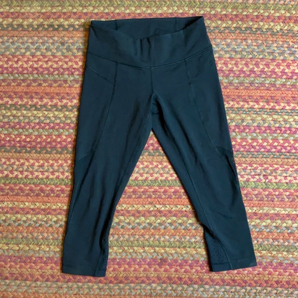 LULULEMON BLACK YOGA MESH LASER CUT DETAIL CROPPED ATHLETIC LEGGINGS